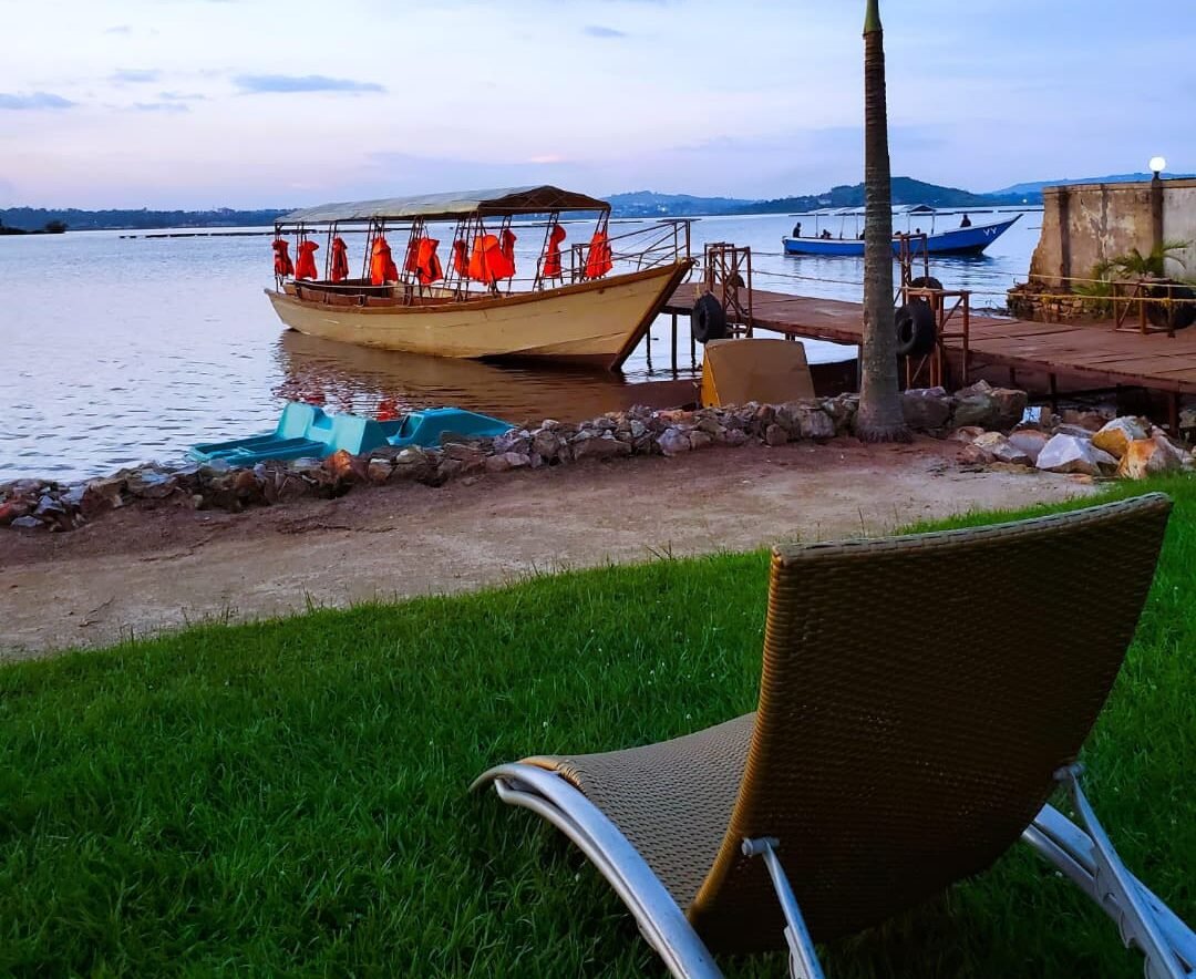 tongolo resort beach boat cruise